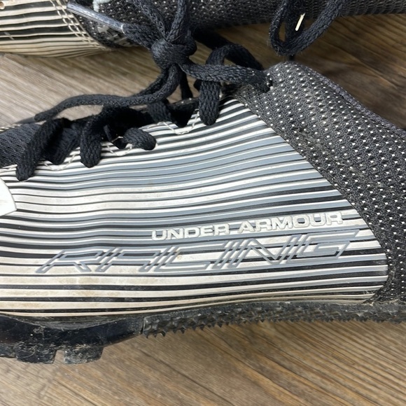 Under Armour Kick Distance Men Track Shoes Spikes 1273939 100 Black White Sz 8.5 - Picture 3 of 7